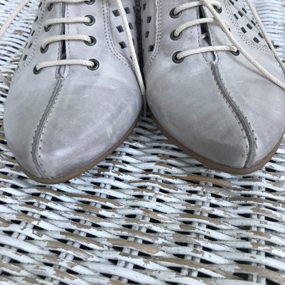 🆕 {Fidji | Anthropologie} Soft Grey Leather Lace-up Oxford Pumps, EUC, Size 6.5 - Picture 5 of 9